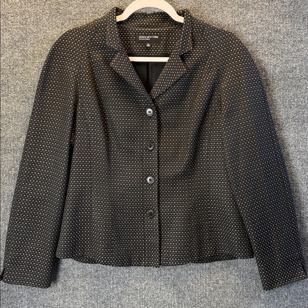 Jones New York Women's Black Blazer with subtle pattern Women’s Size 10